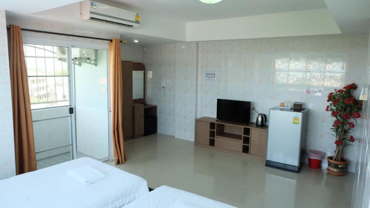 D5 Hotel สาขา หนองตำลึง Chonburi Extérieur photo