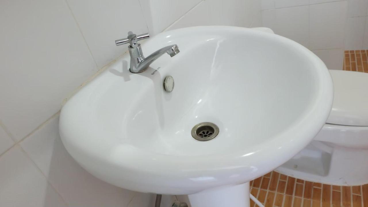 D5 Hotel สาขา หนองตำลึง Chonburi Extérieur photo