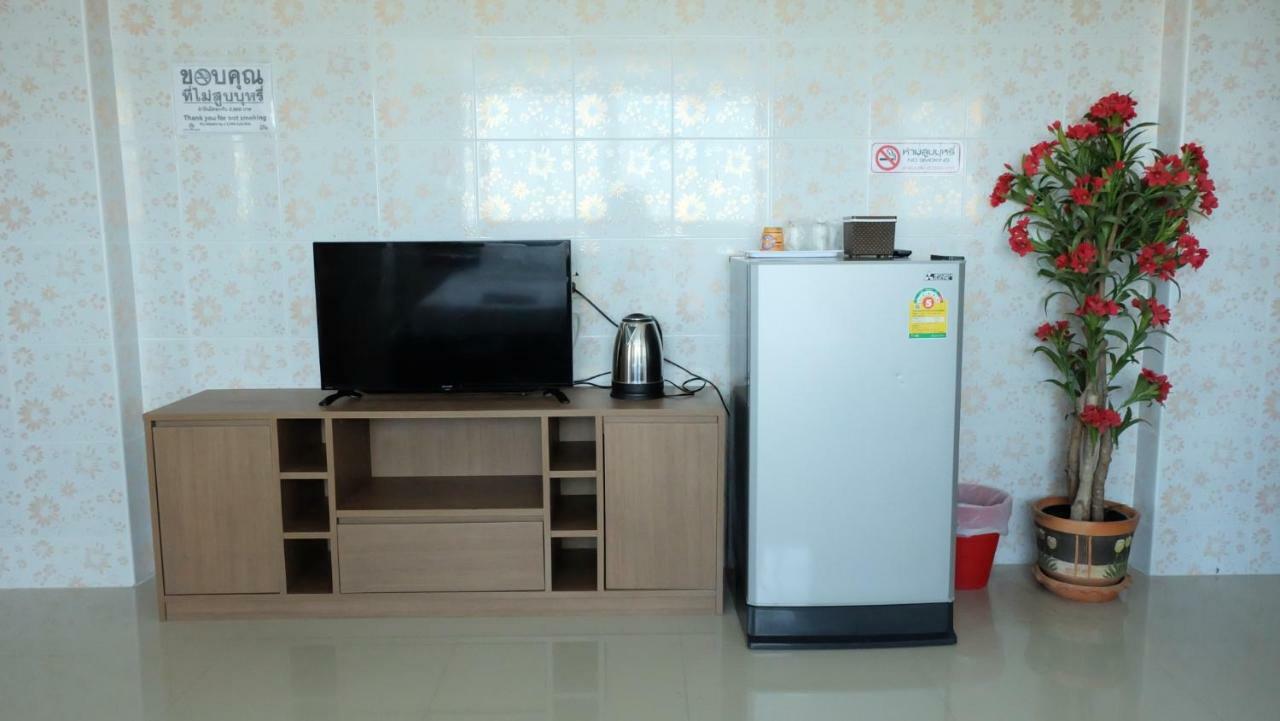 D5 Hotel สาขา หนองตำลึง Chonburi Extérieur photo
